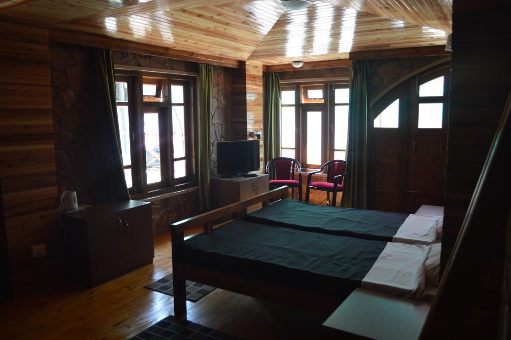 Quinton Enclave Hotel Shillong Room photo